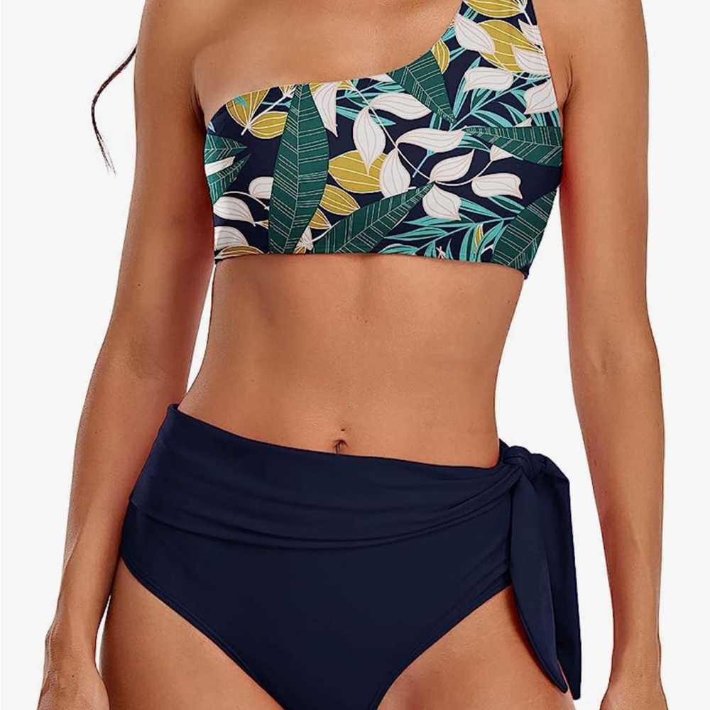 High waisted bikini size Medium